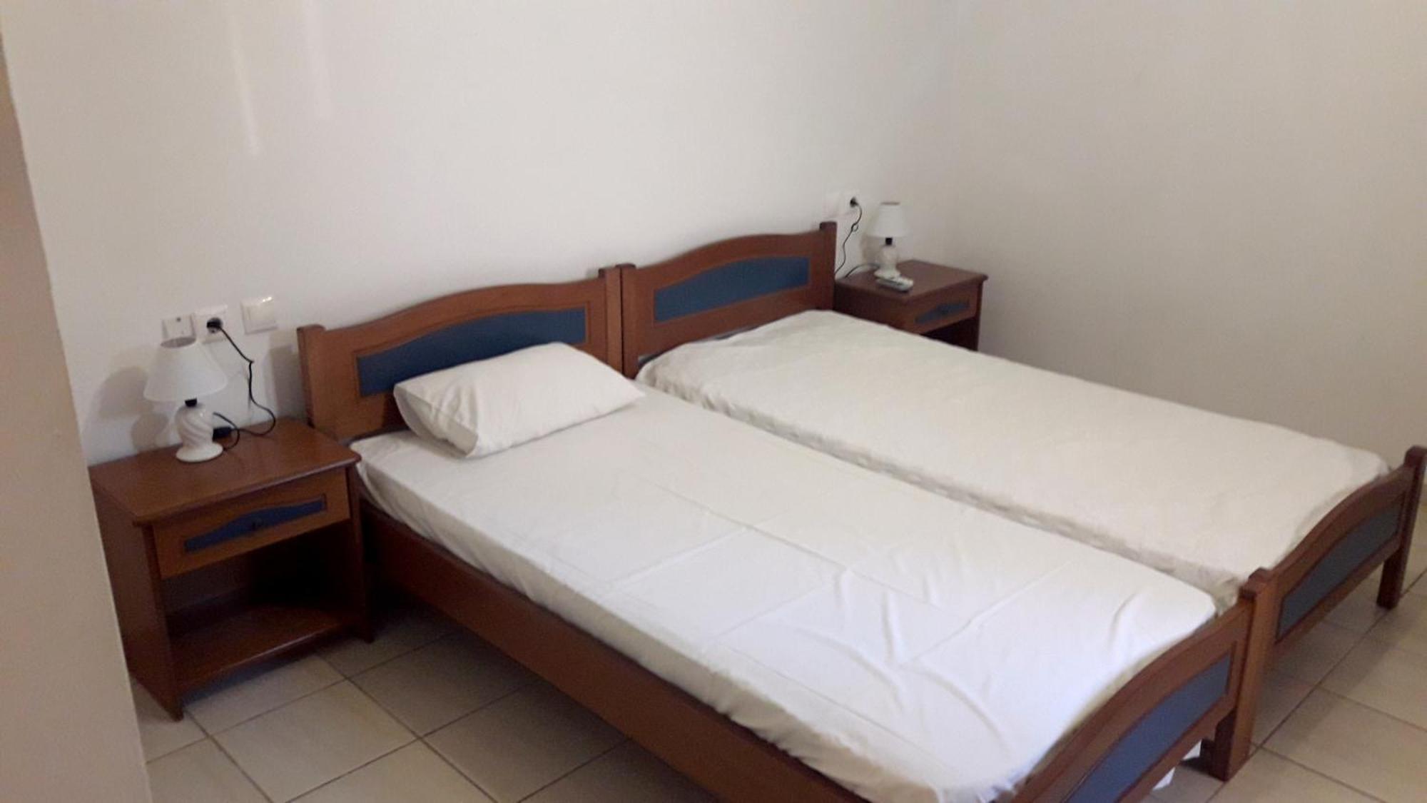 Theofilos Appartements Livadi (Kythira) Quarto foto